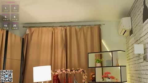 Snapshot of ethalhatchell chatting on October 21, 6:55 pm Elsa online show from October 21, 6:55 pm