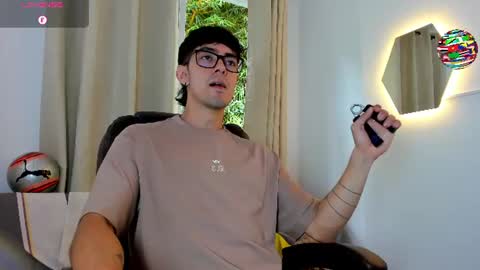 etham_wolf1 online show from June 22, 5:53 pm