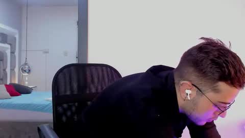 ethan_greys online show from December 18, 4:30 am