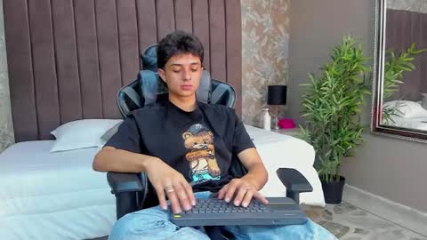 ethanlowell online show from October 30, 12:11 am