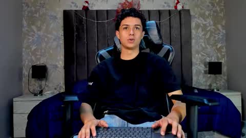 ethanlowell online show from December 17, 5:14 am