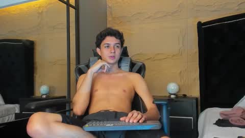 ethanlowell online show from December 4, 6:13 am