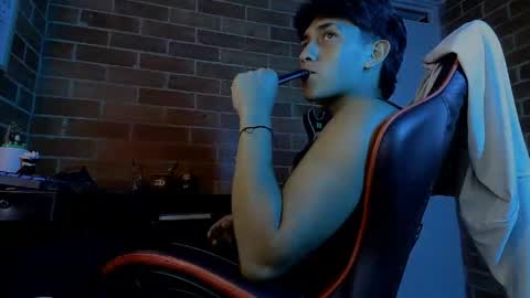 ethann2_ online show from June 8, 11:38 pm