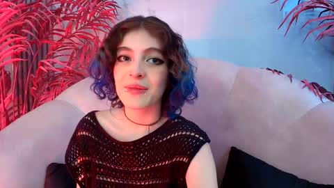 E V A online show from October 30, 8:53 pm