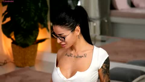 Eva  online show from December 3, 5:08 am