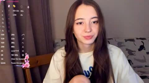 evabradly online show from December 18, 7:20 pm