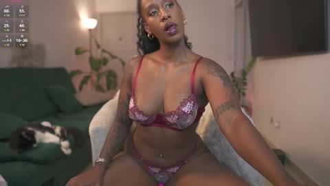 Snapshot of evajacksss_ chatting on October 8, 10:27 pm evajacksss_ online show from October 8, 10:27 pm