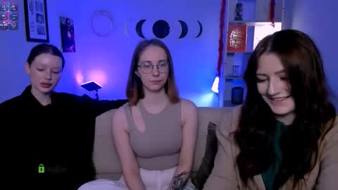 evalora online show from March 7, 8:20 pm