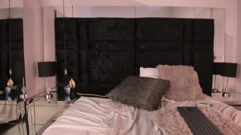 Eva  online show from September 20, 1:25 pm