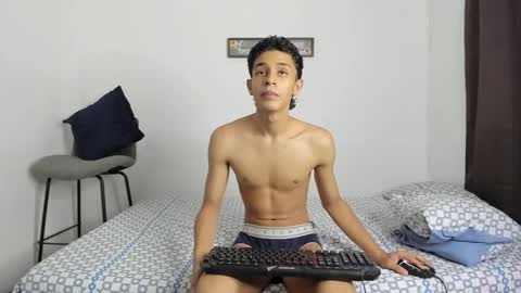 Snapshot of evans_collins24 chatting on February 28, 11:01 pm Evans collins24 online show from February 28, 11:01 pm