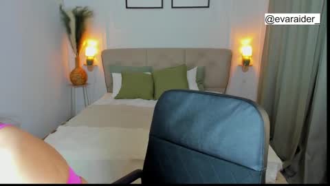 Eva online show from March 31, 3:01 pm