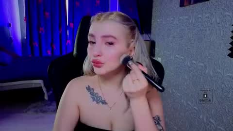 evavibe online show from March 8, 5:55 am