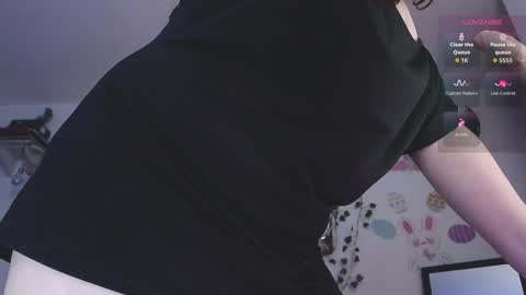 Eve Blue  friends. IG eve blue77 TW EveBlue 1 OF eveblue7 online show from April 5, 6:32 am