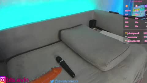 Eveelynne online show from December 23, 6:11 am