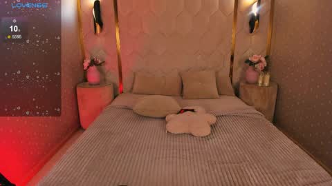 Evelina  online show from March 31, 10:54 pm