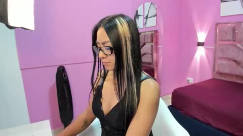 evelyn_lovv online show from November 18, 3:09 am