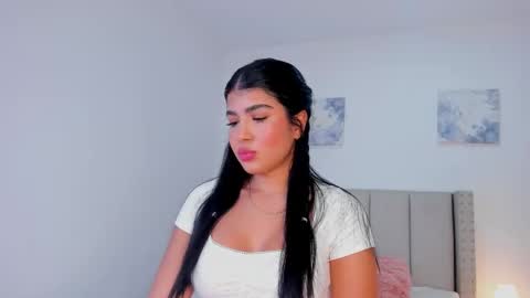Snapshot of evelyn_montoya chatting on September 23, 6:25 pm Evelyn online show from September 23, 6:25 pm
