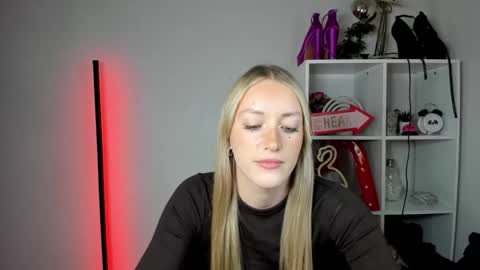 evelynblond online show from June 8, 12:39 pm