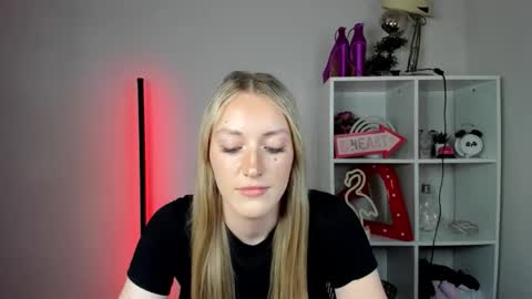 evelynblond online show from June 4, 2:34 pm