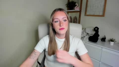 evelynblond online show from December 1, 1:42 pm