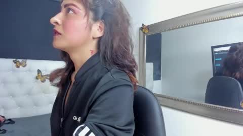 Evelyne online show from January 17, 4:44 am