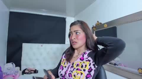 Evelyne online show from February 17, 8:02 am