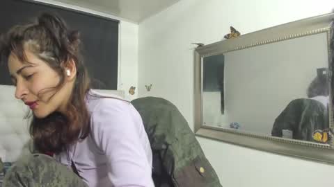 Snapshot of evelynesex chatting on October 10, 2:50 am Evelyne online show from October 10, 2:50 am