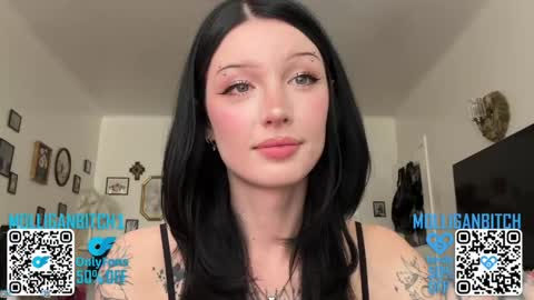 Evelyn online show from May 21, 9:21 pm