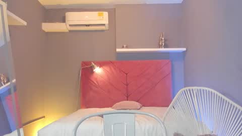 Snapshot of everyh chatting on October 13, 5:37 pm Sophia online show from October 13, 5:37 pm