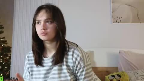 Snapshot of evi_woow chatting on December 2, 12:12 am evi_woow online show from December 2, 12:12 am