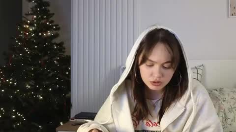 Snapshot of evi_woow chatting on December 23, 7:28 am evi_woow online show from December 23, 7:28 am