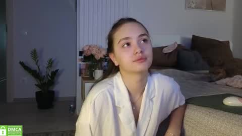 Snapshot of evi_woow chatting on October 24, 1:28 am evi_woow online show from October 24, 1:28 am