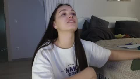 evi_woow online show from April 10, 11:31 pm