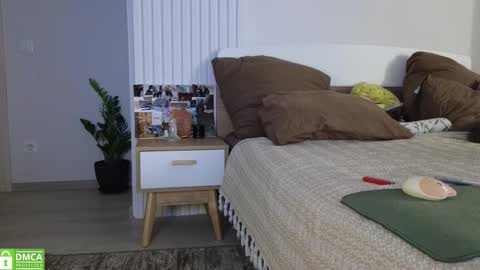 Snapshot of evi_woow chatting on October 10, 1:00 am evi_woow online show from October 10, 1:00 am