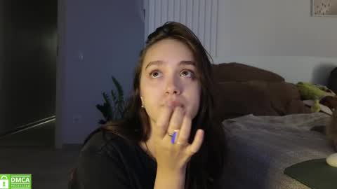 Snapshot of evi_woow chatting on October 9, 1:00 am evi_woow online show from October 9, 1:00 am