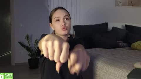 Snapshot of evi_woow chatting on October 27, 8:53 pm evi_woow online show from October 27, 8:53 pm