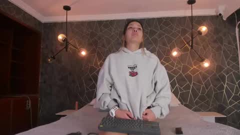 EVOLETTE ANGELS online show from September 16, 9:29 pm