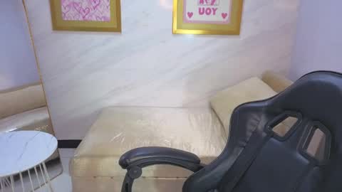 Hi Stream 1000pm to 600am online show from April 10, 6:30 am