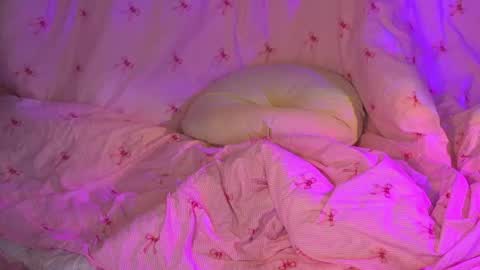 Alyson online show from April 16, 8:42 pm