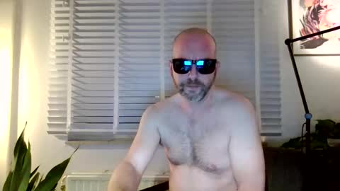 exibist79 online show from November 30, 2:29 am