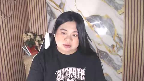 SHANTAL MARIE online show from April 10, 10:20 am