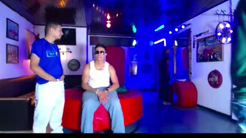 extrangers online show from January 10, 1:16 pm