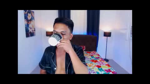 JOHNDAVE online show from April 2, 4:14 pm