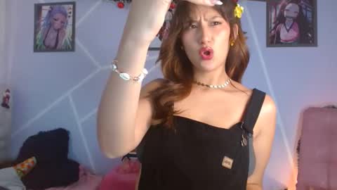 eyes_moonn online show from December 1, 12:52 am