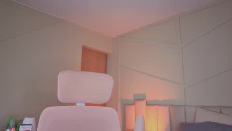 eyes_moonn online show from March 5, 3:15 am