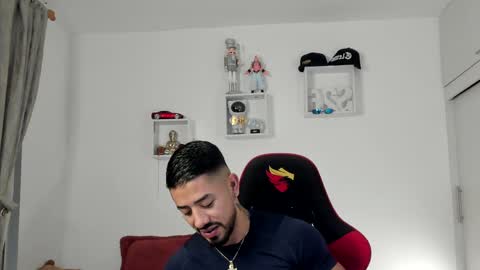 Ezzio Scolaro online show from April 16, 12:11 am