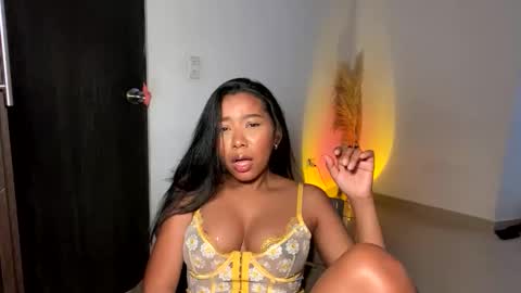 Thianna online show from December 17, 4:36 pm