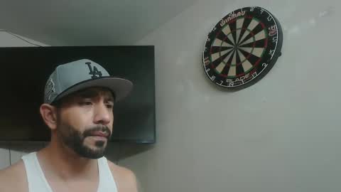 Snapshot of faded805 chatting on December 21, 3:25 am Mark online show from December 21, 3:25 am