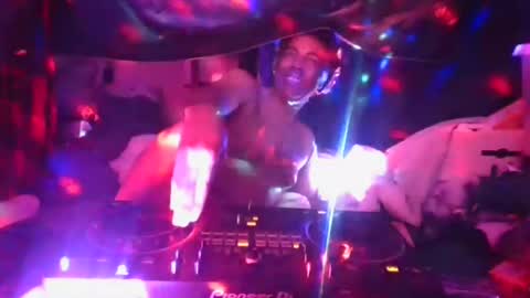 fadeyisteven32 online show from July 4, 6:28 am