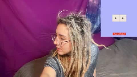 Snapshot of faexoxoxo chatting on December 3, 3:39 pm Fae online show from December 3, 3:39 pm